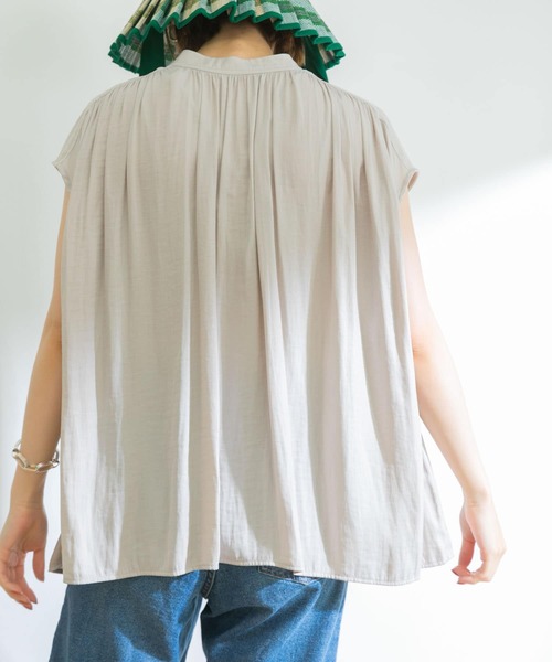 URBAN RESEARCH（アーバンリサーチ）の「2WAY割繊ギャザーブラウス（シャツ/ブラウス・レディース・ネイビー/グリーン/ベージュ系その他・FREE）」の18枚目の写真
