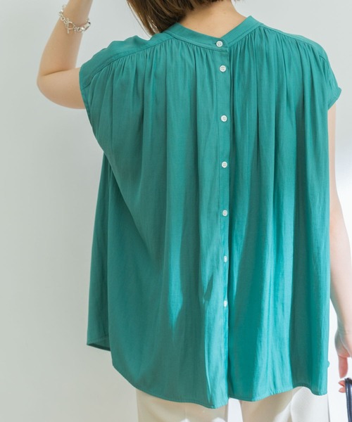 URBAN RESEARCH（アーバンリサーチ）の「2WAY割繊ギャザーブラウス（シャツ/ブラウス・レディース・ネイビー/グリーン/ベージュ系その他・FREE）」の4枚目の写真