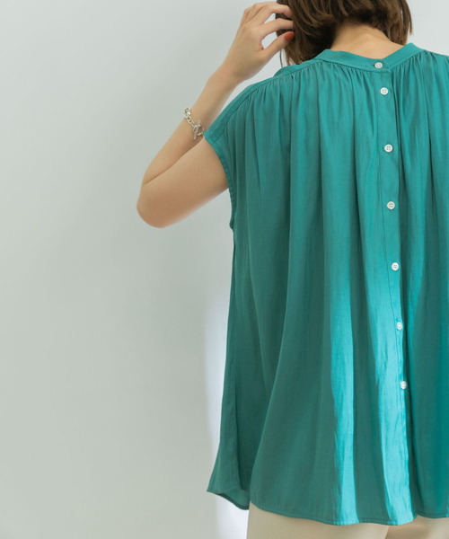 URBAN RESEARCH（アーバンリサーチ）の「2WAY割繊ギャザーブラウス（シャツ/ブラウス・レディース・ネイビー/グリーン/ベージュ系その他・FREE）」の5枚目の写真