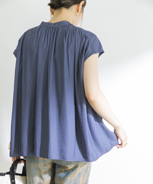 URBAN RESEARCH（アーバンリサーチ）の「2WAY割繊ギャザーブラウス（シャツ/ブラウス・レディース・ネイビー/グリーン/ベージュ系その他・FREE）」の12枚目の写真