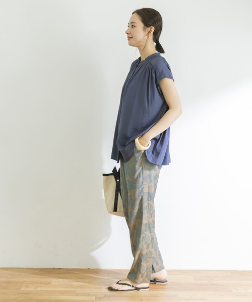 URBAN RESEARCH（アーバンリサーチ）の「2WAY割繊ギャザーブラウス（シャツ/ブラウス・レディース・ネイビー/グリーン/ベージュ系その他・FREE）」の15枚目の写真