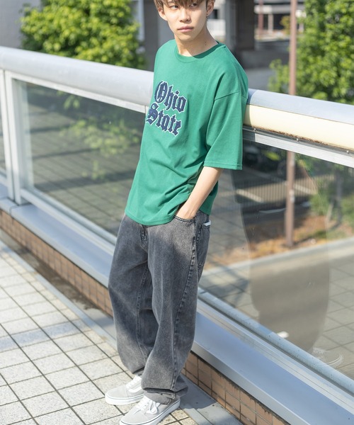 SlashDate(スラッシュデイト)の「カレッジロゴサガラ刺繍クルーネックTシャツ/オールドイングリッシュ/ビッグシルエット/古着風(Tシャツ/カットソー・レディース・ホワイト/ブラック/ネイビー/グリーン/ブルー・M/L/XL)」の9枚目の写真