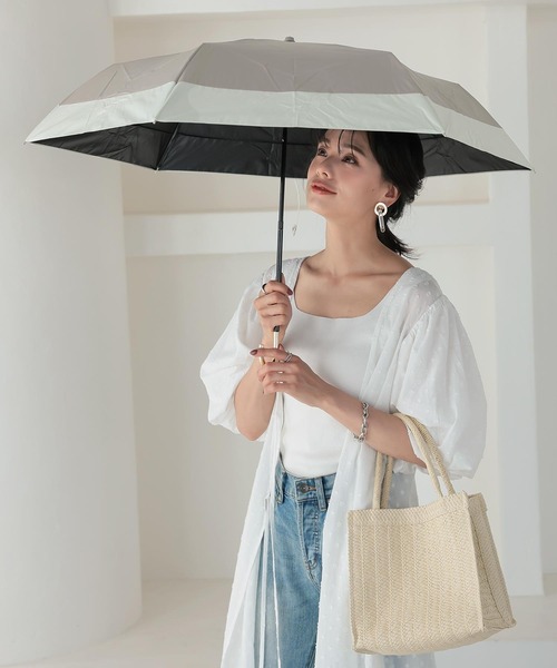 KOBE LETTUCE(コウベレタス)の「晴雨兼用UVカットバイカラーミニ折りたたみ傘(折りたたみ傘・レディース・グレイッシュベージュ/ブラック/ベージュ/グリーン・FREE)」の3枚目の写真