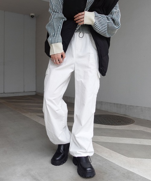 CORNERS（コーナーズ）の「イージーカーゴパンツ（カーゴパンツ・レディース・ブラック/オフホワイト/カーキ/ブルー/グリーン/レッド/アイボリー・M/L）」の2枚目の写真