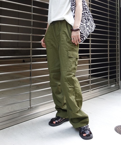 CORNERS（コーナーズ）の「イージーカーゴパンツ（カーゴパンツ・レディース・ブラック/オフホワイト/カーキ/ブルー/グリーン/レッド/アイボリー・M/L）」の4枚目の写真