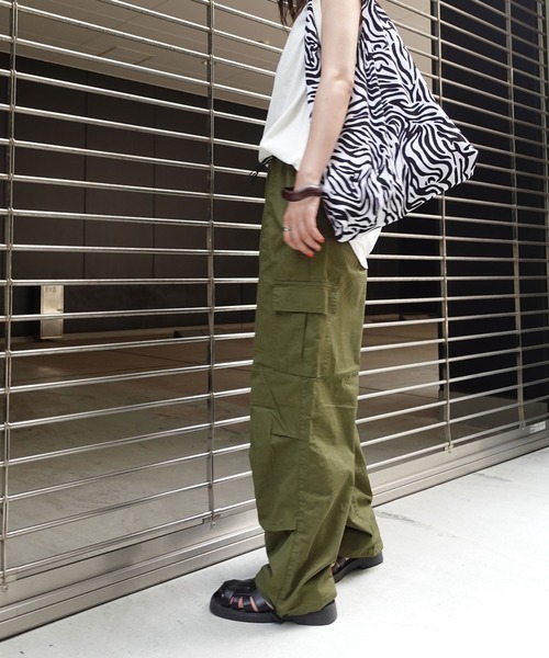 CORNERS（コーナーズ）の「イージーカーゴパンツ（カーゴパンツ・レディース・ブラック/オフホワイト/カーキ/ブルー/グリーン/レッド/アイボリー・M/L）」の10枚目の写真