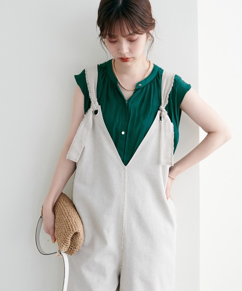 natural couture(ナチュラルクチュール)の「リバイバルアイテム/WEB限定カラーあり/とろみサテン金釦ギャザーブラウス(シャツ/ブラウス・レディース・オフホワイト/その他1/ピンクベージュ/サックスブルー/グリーン/その他2/ピンク/その他4・FREE)」の13枚目の写真