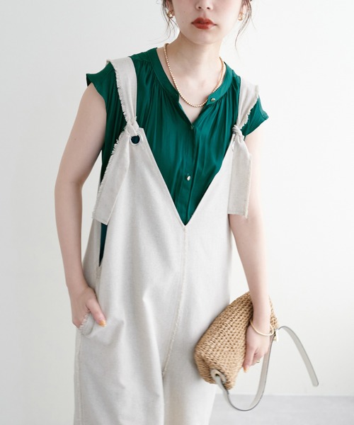 natural couture(ナチュラルクチュール)の「リバイバルアイテム/WEB限定カラーあり/とろみサテン金釦ギャザーブラウス(シャツ/ブラウス・レディース・オフホワイト/その他1/ピンクベージュ/サックスブルー/グリーン/その他2/ピンク/その他4・FREE)」の15枚目の写真