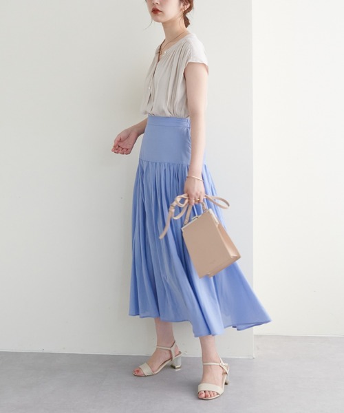 natural couture(ナチュラルクチュール)の「リバイバルアイテム/WEB限定カラーあり/とろみサテン金釦ギャザーブラウス(シャツ/ブラウス・レディース・オフホワイト/その他1/ピンクベージュ/サックスブルー/グリーン/その他2/ピンク/その他4・FREE)」の12枚目の写真