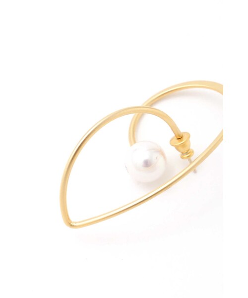 PINKY&DIANNE（ピンキーアンドダイアン）の「スウェリングパールピアス（ピアス（両耳用）・レディース・ゴールド・ONE SIZE）」の8枚目の写真