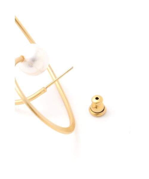 PINKY&DIANNE（ピンキーアンドダイアン）の「スウェリングパールピアス（ピアス（両耳用）・レディース・ゴールド・ONE SIZE）」の5枚目の写真