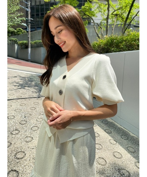 LILIDIA(リリディア)の「Big ButtonsニットカーデTOP(ニット/セーター・レディース・アイボリー/ピンク/ブラック・MEDIUM/SMALL)」の8枚目の写真