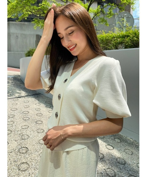 LILIDIA(リリディア)の「Big ButtonsニットカーデTOP(ニット/セーター・レディース・アイボリー/ピンク/ブラック・MEDIUM/SMALL)」の9枚目の写真