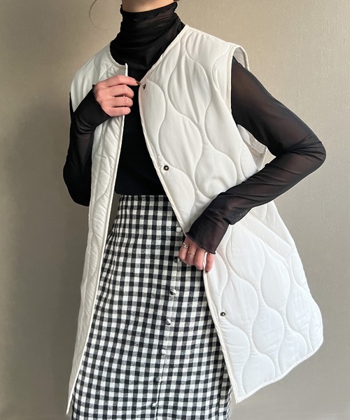 junoah(ジュノア)の「キルティングベスト(ベスト・レディース・カーキ/アイボリー/ブラック・MEDIUM/LARGE)」の2枚目の写真