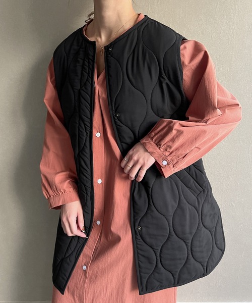 junoah(ジュノア)の「キルティングベスト(ベスト・レディース・カーキ/アイボリー/ブラック・MEDIUM/LARGE)」の3枚目の写真