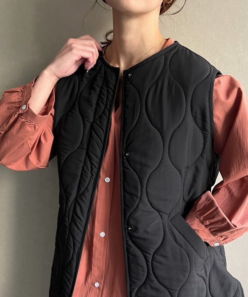 junoah(ジュノア)の「キルティングベスト(ベスト・レディース・カーキ/アイボリー/ブラック・MEDIUM/LARGE)」の15枚目の写真