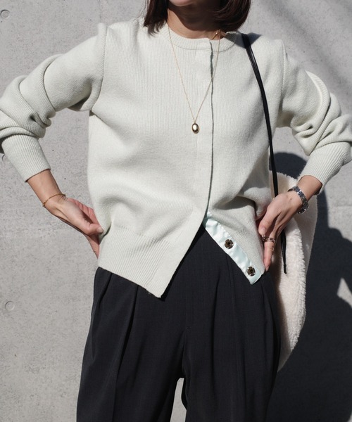 AKTE（アクテ）の「ボタンフライニットカーディガン（カーディガン/ボレロ・レディース・チャコールグレー/ブルー/ネイビー/イエロー/ピンク/グリーン系・FREE）」の2枚目の写真