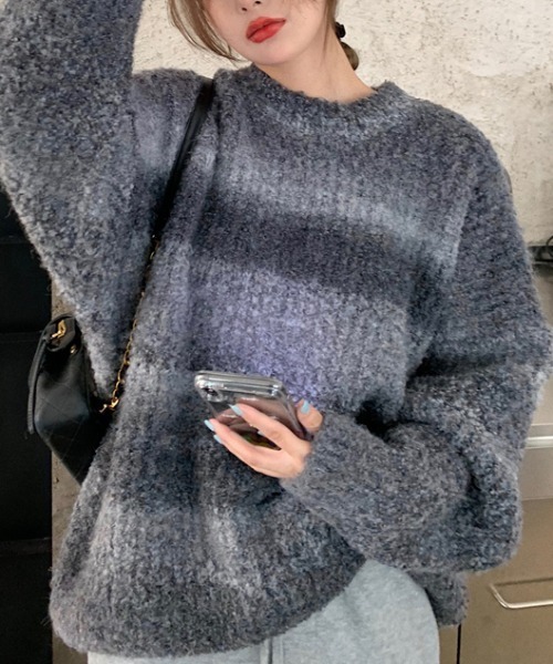 .KOM（ドットコム）の「『.KOM/ドットケーオーエム』グラデーションブークレルーズフィットニット【Y】【CN】（ニット/セーター・レディース・カーキ/グレー/ブルー/パープル・FREE）」の9枚目の写真