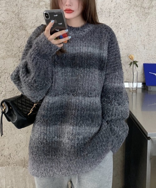 .KOM（ドットコム）の「『.KOM/ドットケーオーエム』グラデーションブークレルーズフィットニット【Y】【CN】（ニット/セーター・レディース・カーキ/グレー/ブルー/パープル・FREE）」の7枚目の写真