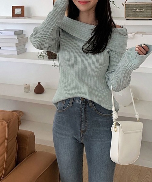 The TOÉ クリーム色 オフショルダー セーター M オフショルダーニット/AnriettMusée（アンリエットミュゼ）の