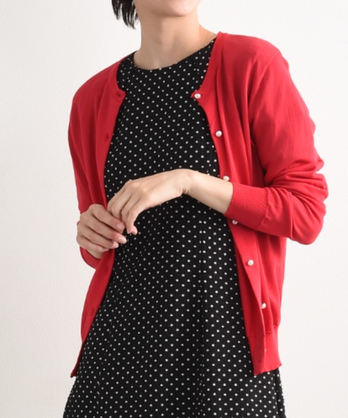 actuel（アクチュエル）の「【マシーンウォッシャブル・ＵＶ・接触冷感】パール釦クルーカーディガン（カーディガン/ボレロ・レディース・オフホワイト/ブルー/ブラック/レッド/グリーン・FREE）」の5枚目の写真