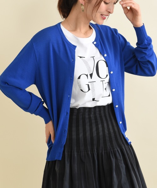 actuel（アクチュエル）の「【マシーンウォッシャブル・ＵＶ・接触冷感】パール釦クルーカーディガン（カーディガン/ボレロ・レディース・オフホワイト/ブルー/ブラック/レッド/グリーン・FREE）」の4枚目の写真