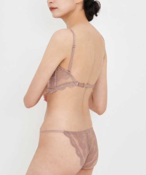 sue(スウ)の「ショーツセット / バックオープン3Way レースノンワイヤーブラ&ショーツ Back Open 3Way Lace Bra & Shorts Set(ブラ&ショーツ・レディース・ホワイト/ブラック/ピンク・FREE)」の8枚目の写真