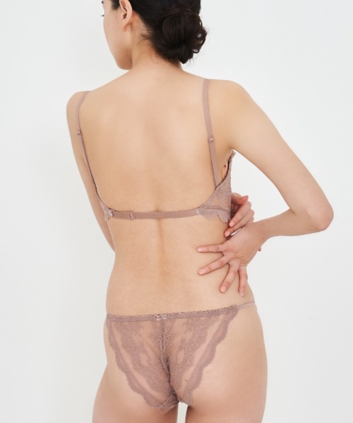 sue(スウ)の「ショーツセット / バックオープン3Way レースノンワイヤーブラ&ショーツ Back Open 3Way Lace Bra & Shorts Set(ブラ&ショーツ・レディース・ホワイト/ブラック/ピンク・FREE)」の6枚目の写真