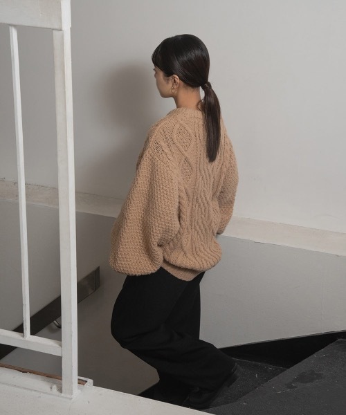 美品　Amiur エミレ　ニット　トップス　フリンジ　ケーブル　人気　完売 Amiur（エミレ）の「cable pattern fringe volume knit（ニット