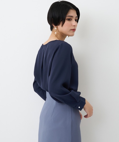 TRUDEA(トルディア)の「パールスタッズキーネックブラウス(シャツ/ブラウス・レディース・ホワイト/ラベンダー/ネイビー/ベージュ・LARGE/MEDIUM)」の22枚目の写真