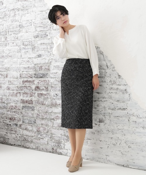 TRUDEA(トルディア)の「パールスタッズキーネックブラウス(シャツ/ブラウス・レディース・ホワイト/ラベンダー/ネイビー/ベージュ・LARGE/MEDIUM)」の14枚目の写真