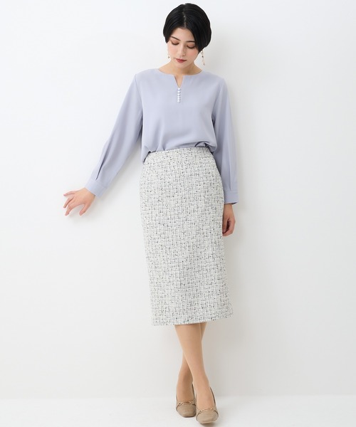 TRUDEA(トルディア)の「パールスタッズキーネックブラウス(シャツ/ブラウス・レディース・ホワイト/ラベンダー/ネイビー/ベージュ・LARGE/MEDIUM)」の10枚目の写真