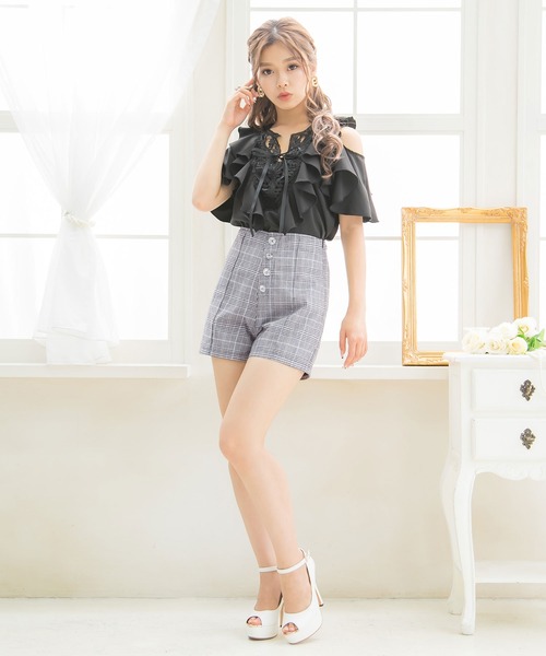Diable baiser(ディアブルベーゼ)の「キラキラボタンショートパンツ(その他パンツ・レディース・ブラック/グレー・MEDIUM/LARGE/X-LARGE)」の3枚目の写真