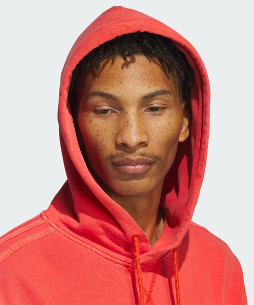 adidas（アディダス）の「フェザーウェイト シュムーフォイルパーカー