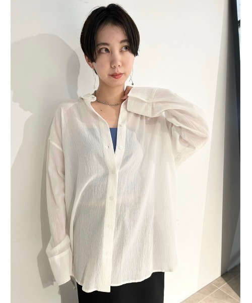 emmi atelier 　23年モデル　シアーベーシック　シャツ　ブラウス emmi（エミ）の「【emmi atelier】シアーベーシックシャツ