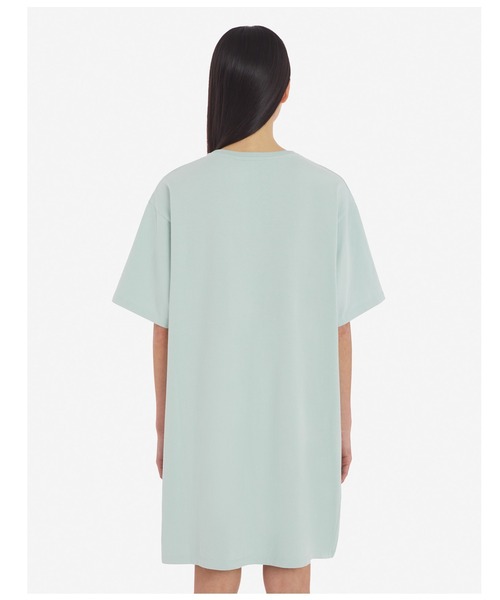 Maison Kitsune(メゾンキツネ)の「FOX HEAD PATCH RELAXED TEE-SHIRT DRESS(ワンピース・レディース・スカイブルー系・XS/M/S)」の3枚目の写真