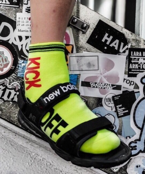 ROYAL FLASH（ロイヤルフラッシュ）の「NAVY ROOTS/ネイビールーツ/KICK OFF（ソックス/靴下・メンズ・ピンク/ホワイト/イエロー/ブラック・F）」の3枚目の写真