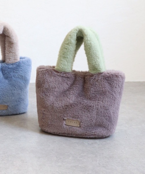 COLDE (コルデ)の「フェイクファーバイカラートートバッグ(トートバッグ・レディース・サックスブルー/イエロー/チャコールグレー/パープル・FREE)」の4枚目の写真