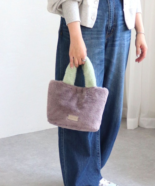 COLDE (コルデ)の「フェイクファーバイカラートートバッグ(トートバッグ・レディース・サックスブルー/イエロー/チャコールグレー/パープル・FREE)」の8枚目の写真