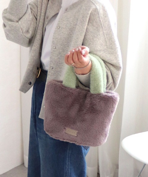 COLDE (コルデ)の「フェイクファーバイカラートートバッグ(トートバッグ・レディース・サックスブルー/イエロー/チャコールグレー/パープル・FREE)」の9枚目の写真