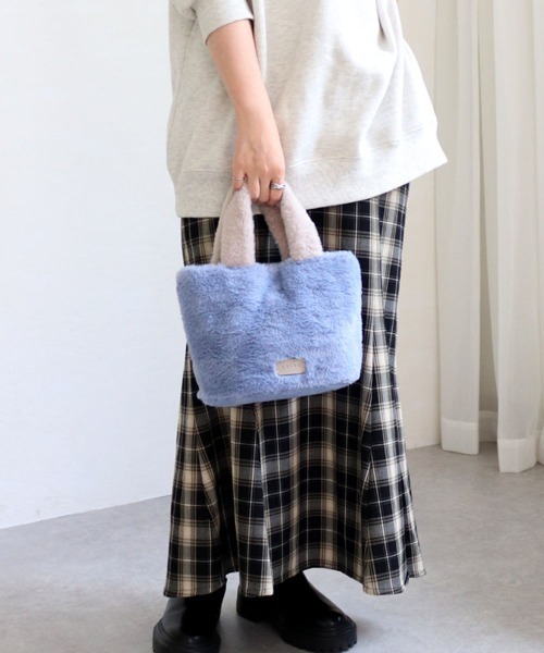 COLDE (コルデ)の「フェイクファーバイカラートートバッグ(トートバッグ・レディース・サックスブルー/イエロー/チャコールグレー/パープル・FREE)」の12枚目の写真