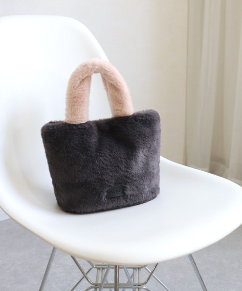 COLDE (コルデ)の「フェイクファーバイカラートートバッグ(トートバッグ・レディース・サックスブルー/イエロー/チャコールグレー/パープル・FREE)」の7枚目の写真