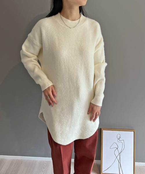 Jewelobe(ジュエローブ)の「ふわもち素材のカーブヘムオーバーニット(ニット/セーター・レディース・ブラック/ホワイト/グレー/ピンク/レッド・FREE)」の8枚目の写真