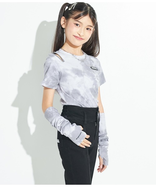 ANAP GｉRL（アナップガール）の「アームウォーマー付刺繍トップス（Tシャツ/カットソー・キッズ・グレー/ブラック/グリーン・XS/S/M）」の4枚目の写真