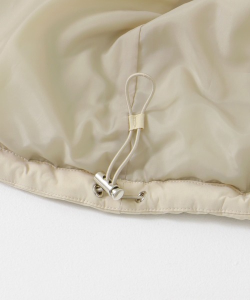 URBAN RESEARCH ROSSO MEN（アーバンリサーチロッソメン）の「『UR TECH』『ユニセックス』中綿ベスト（ダウンベスト・メンズ・ベージュ系その他/ブラック・LARGE/MEDIUM）」の18枚目の写真