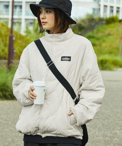 GERRY（ジェリー）の「GERRY/ジェリー 別注 オーバーサイズ 撥水ナイロンキルティング スタンドブルゾン（ブルゾン・メンズ・ブラック/カーキ/ベージュ/オフホワイト・M/L）」の2枚目の写真