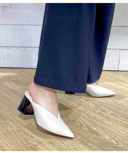 R&E(アールアンドイー)の「【R&E】Vカットメタリックヒールミュール(パンプス・レディース・ブラック/アイボリー・S/M/L/LL)」の12枚目の写真