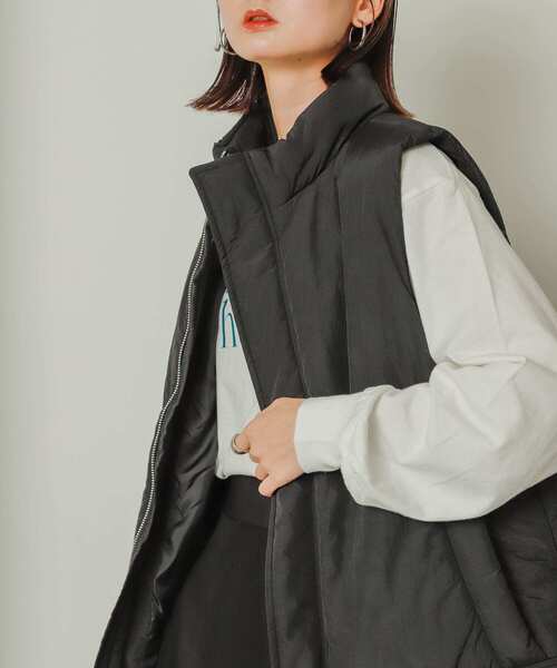 SENSE OF PLACE by URBAN RESEARCH（センスオブプレイスバイアーバンリサーチ）の「スタンドカラーパフベスト（ダウンベスト・レディース・アイボリー/ブラック・ONE）」の3枚目の写真