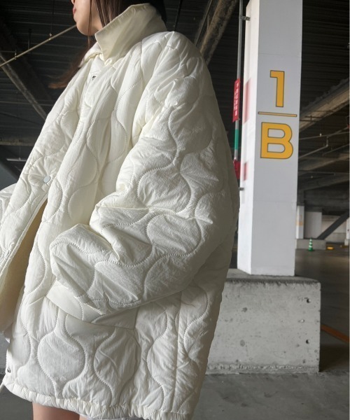 Ada.(エイダ)の「軽く羽織れるあったかもこもこ裏地◎ ステンカラー 中綿 キルティング パファージャケット(ブルゾン・レディース・ブラック/ライトブルー/ベージュ/オフホワイト/カーキ・L/M)」の21枚目の写真
