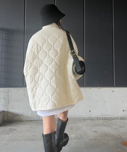 Ada.(エイダ)の「軽く羽織れるあったかもこもこ裏地◎ ステンカラー 中綿 キルティング パファージャケット(ブルゾン・レディース・ブラック/ライトブルー/ベージュ/オフホワイト/カーキ・L/M)」の22枚目の写真